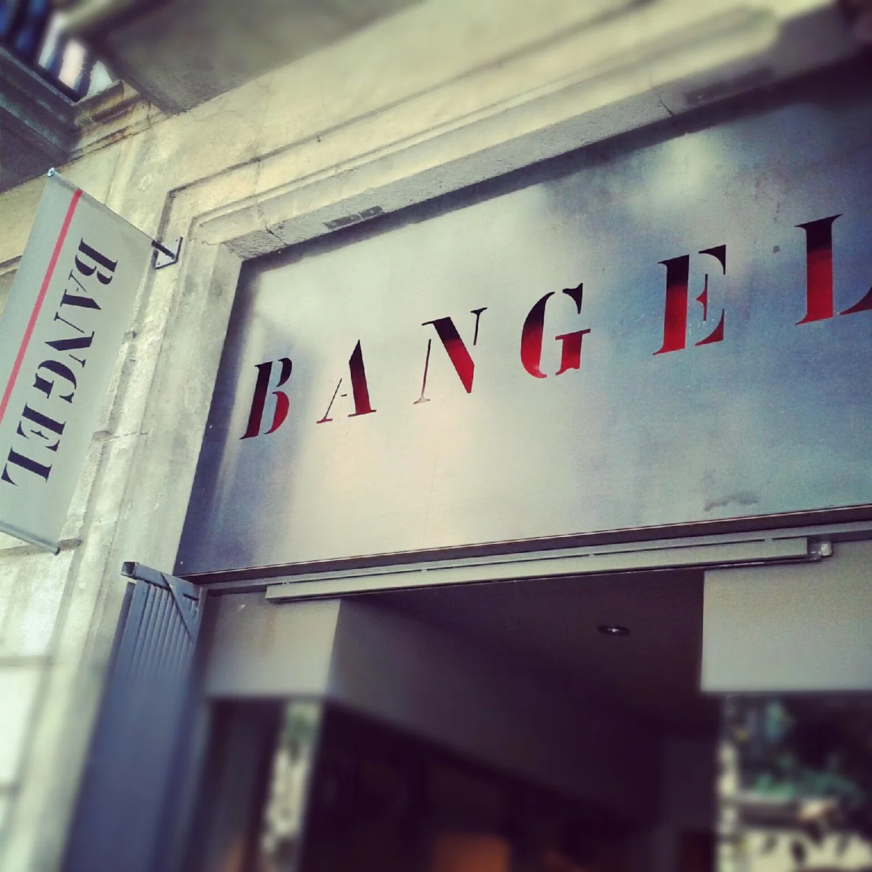 Fachada de la tienda BANGEL en la calle Lagasca