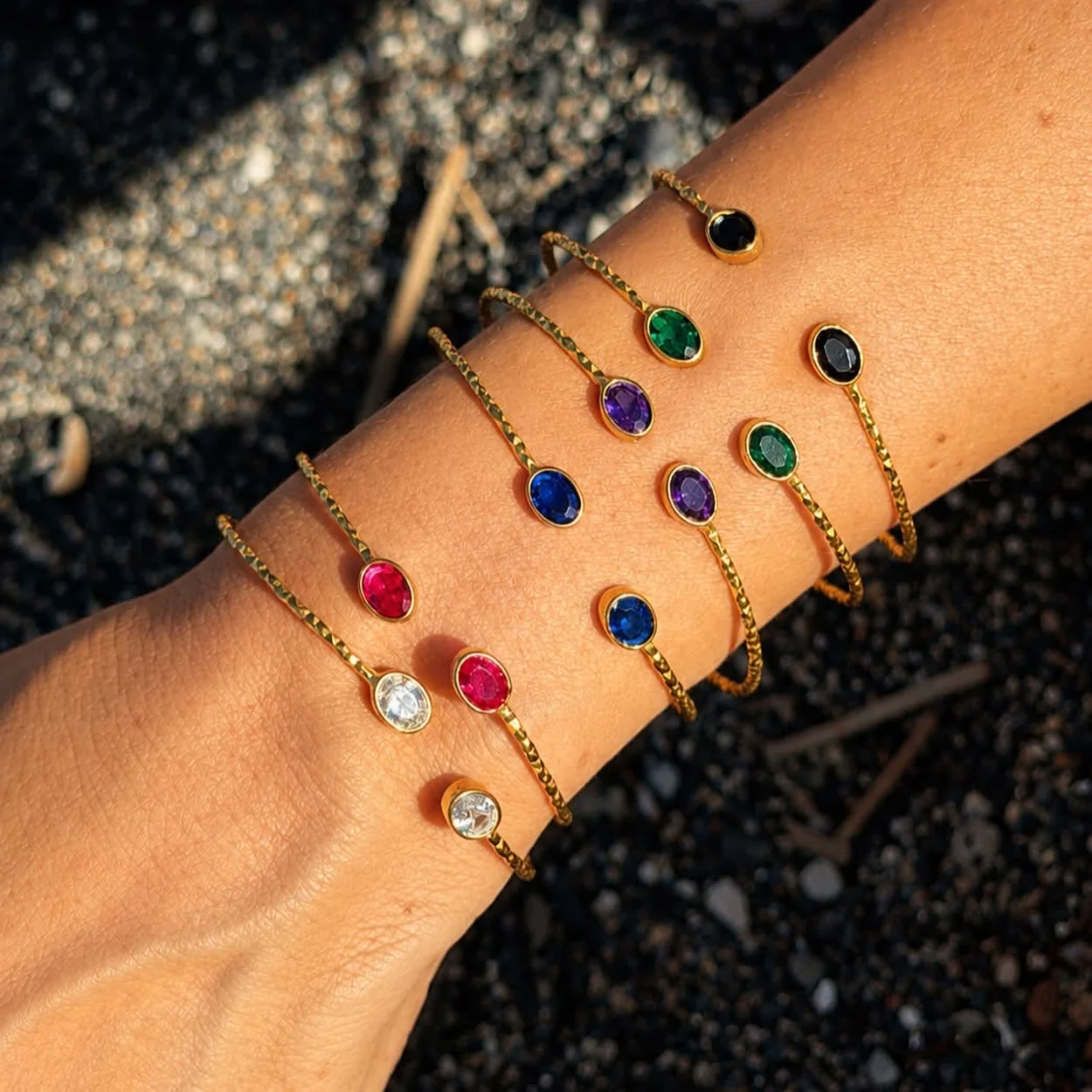 Pulseras de oro con piedras de colores de Casilda Finat MC