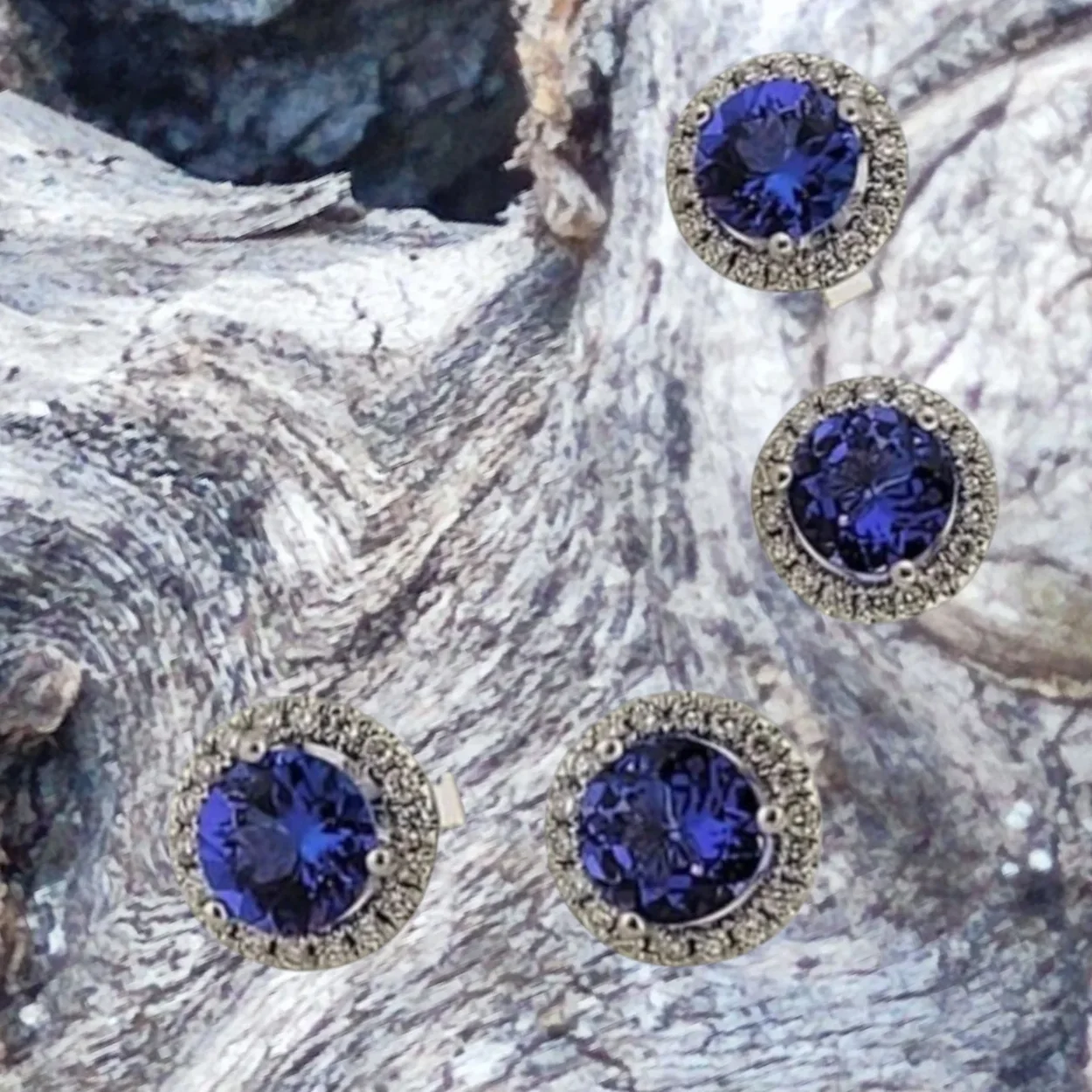 Pendientes de zafiro con orla de diamantes de DENIZSE Joyeria