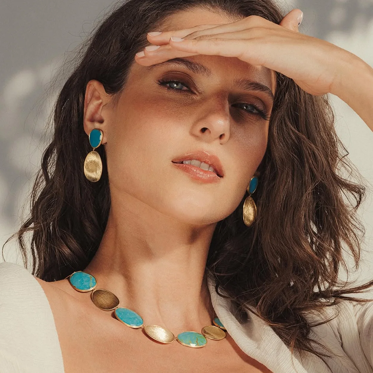 Collar y pendientes de piedras de color en Durán Joyeros