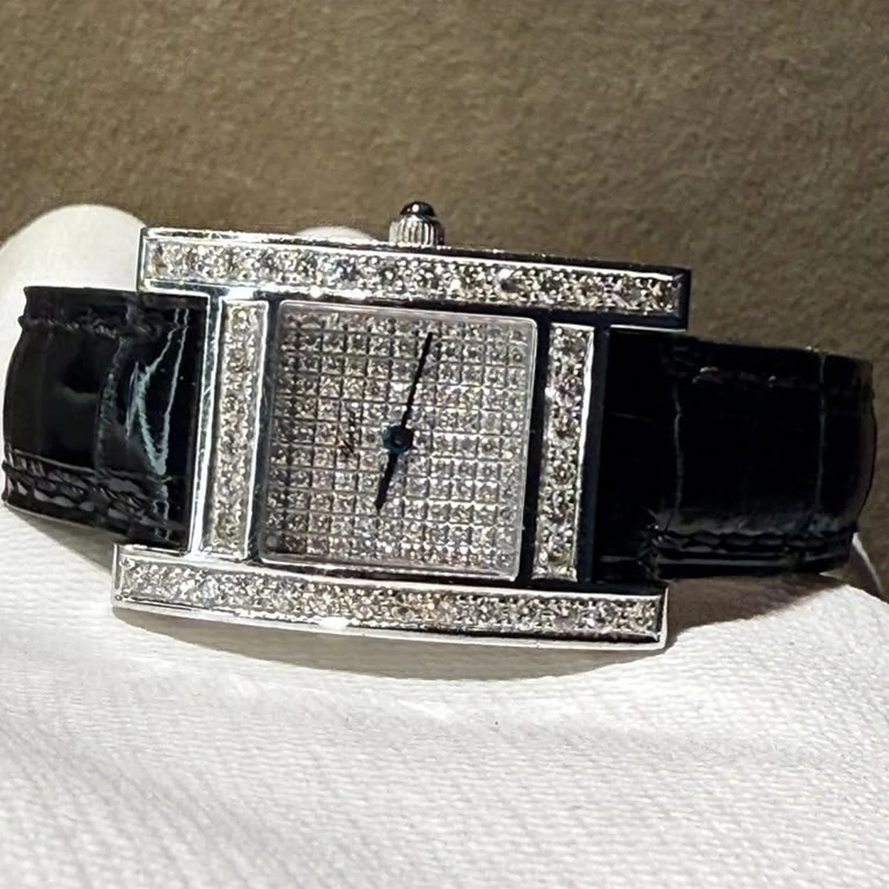 Reloj rectangular con diamantes y correa negra, Jewelry Collection