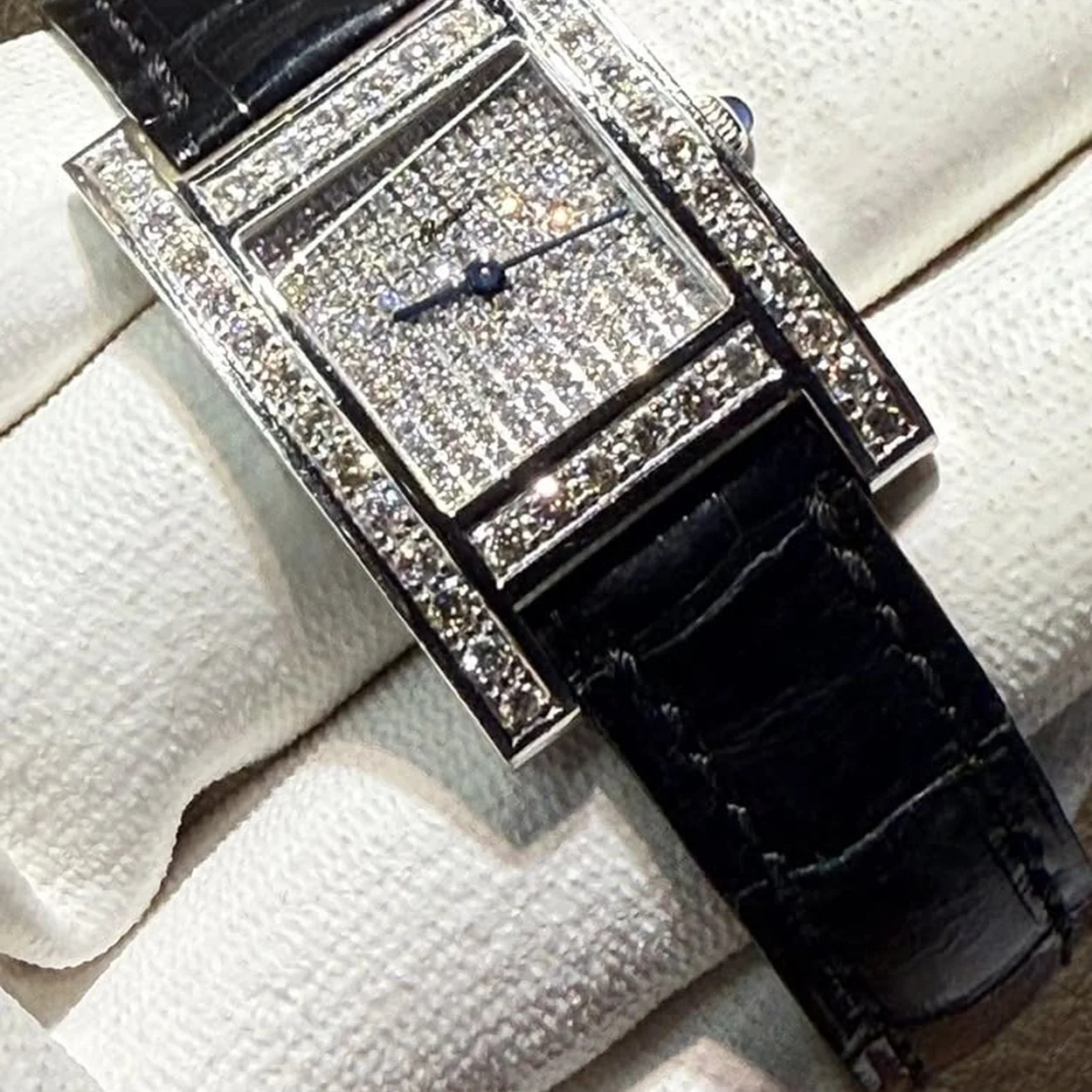 Reloj pave de diamantes con correa negra, Jewelry Collection