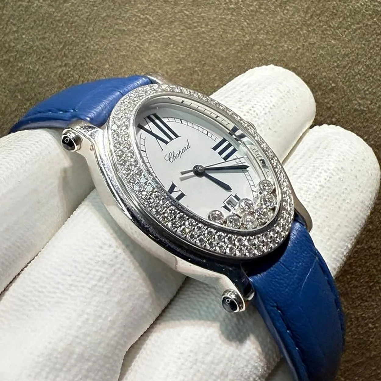 Reloj de vestir con bisel de diamantes y correa azul, Jewelry Collection