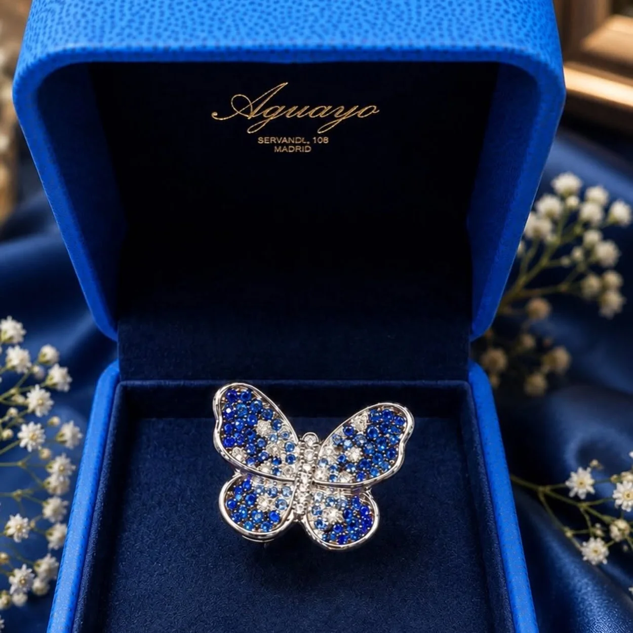 Broche de mariposa con zafiros en Joyeria Aguayo