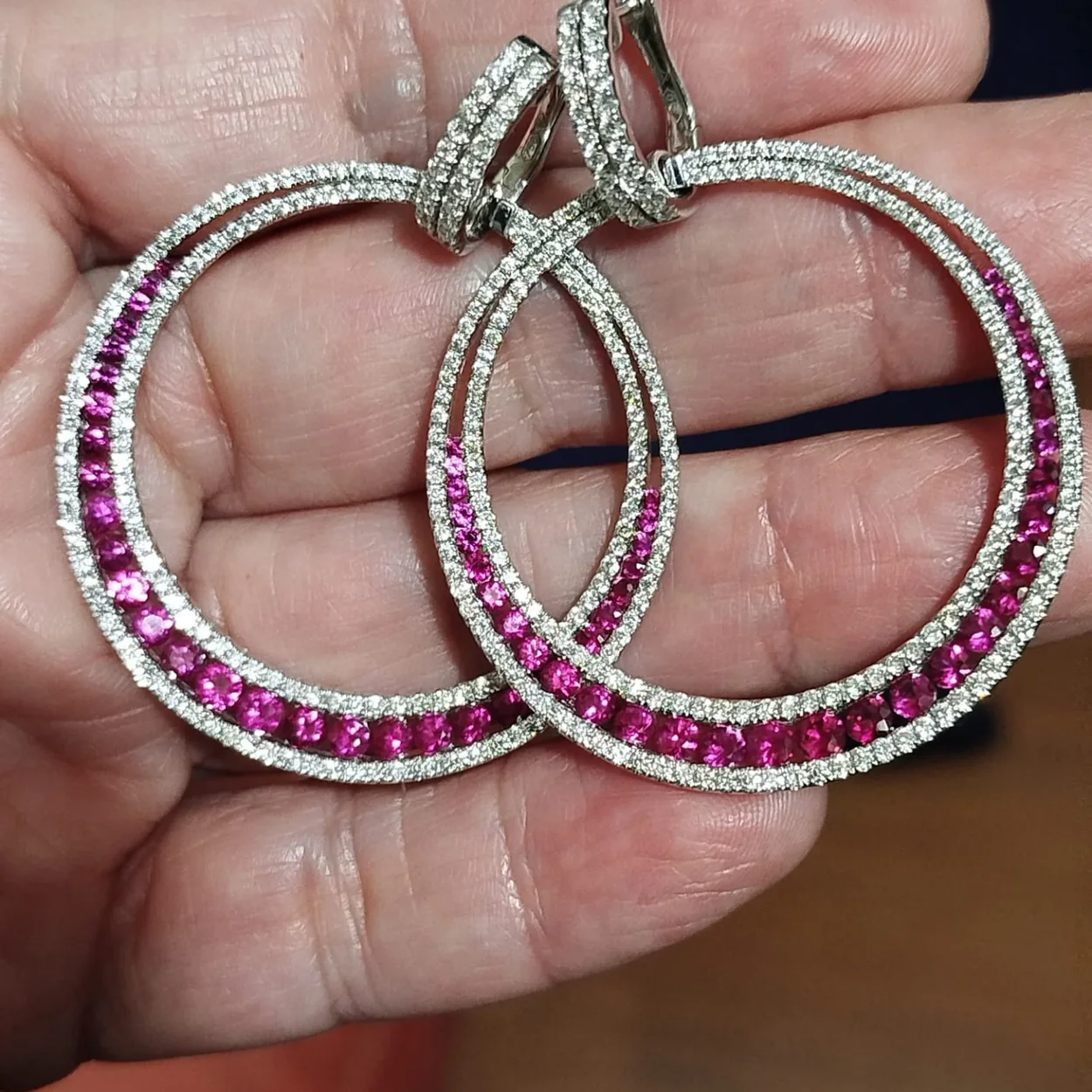 Colgantes de aro con rubies y diamantes, joya antigua de Joyería Luis Narváez