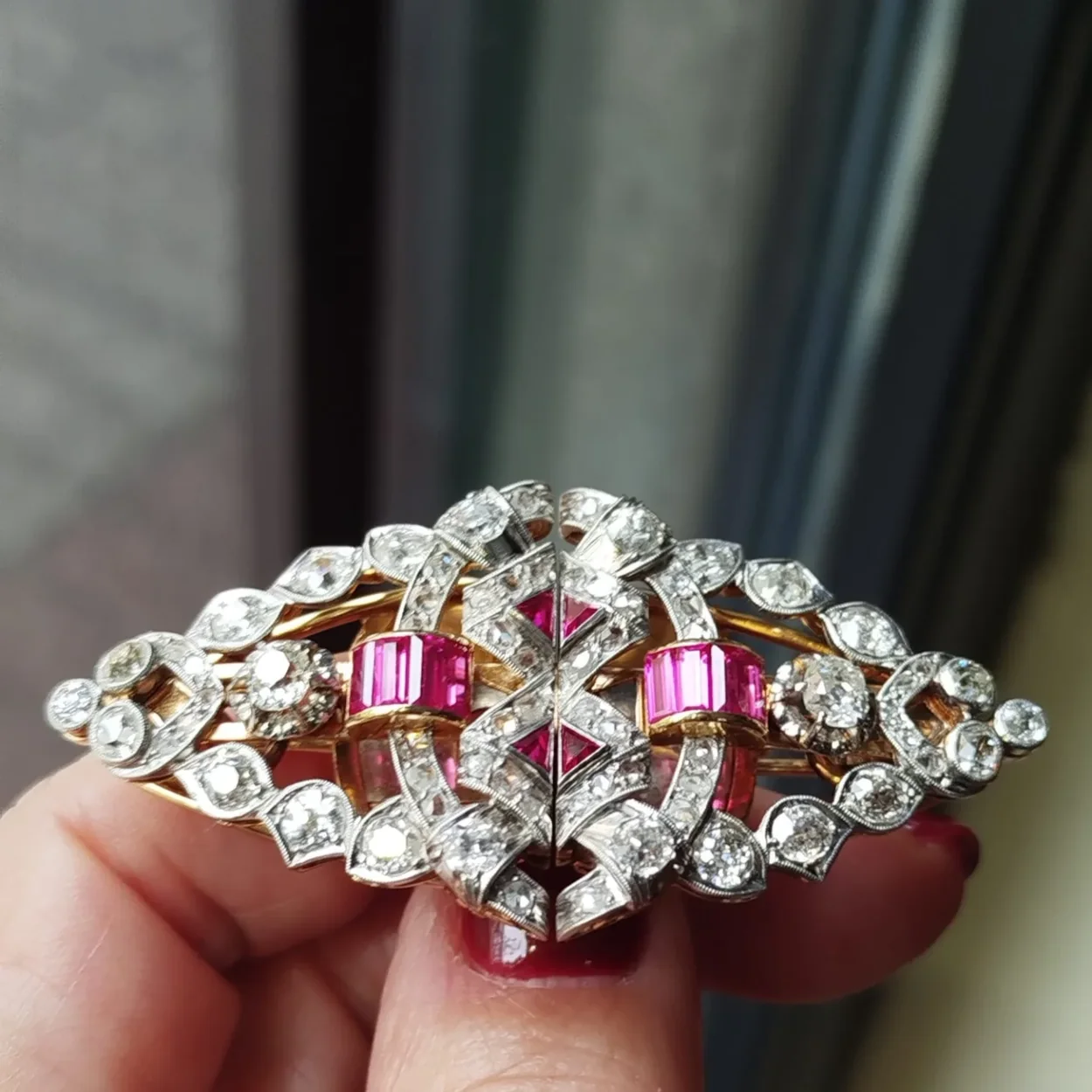 Broche art deco de diamantes y rubies de Joyería Luis Narváez