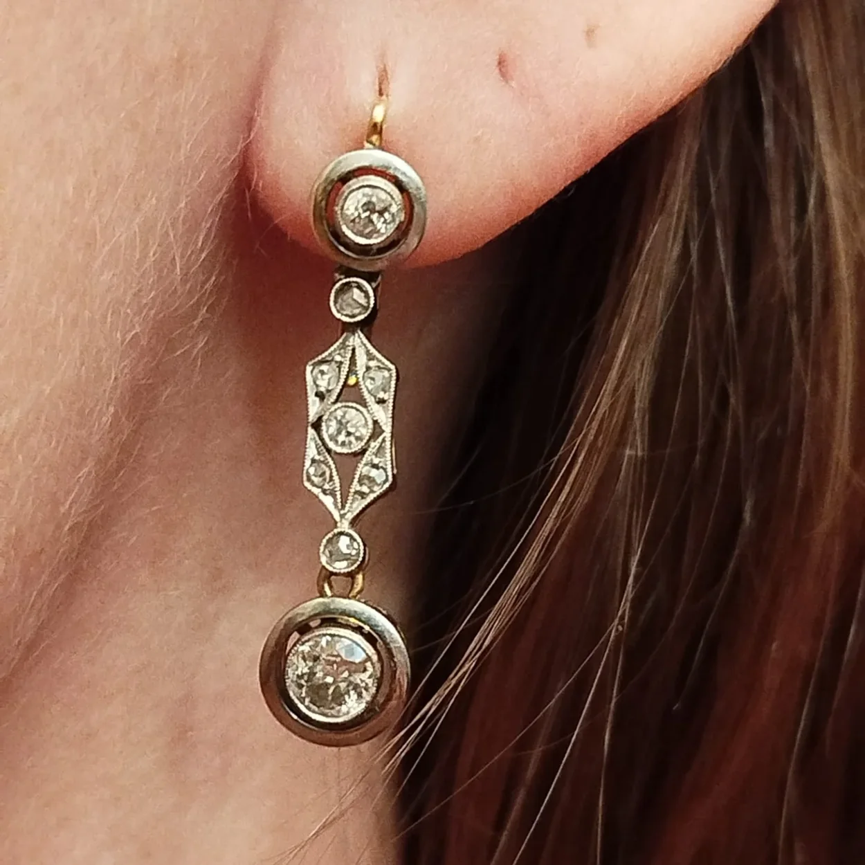 Pendiente largo art deco de diamantes de Joyería Luis Narváez