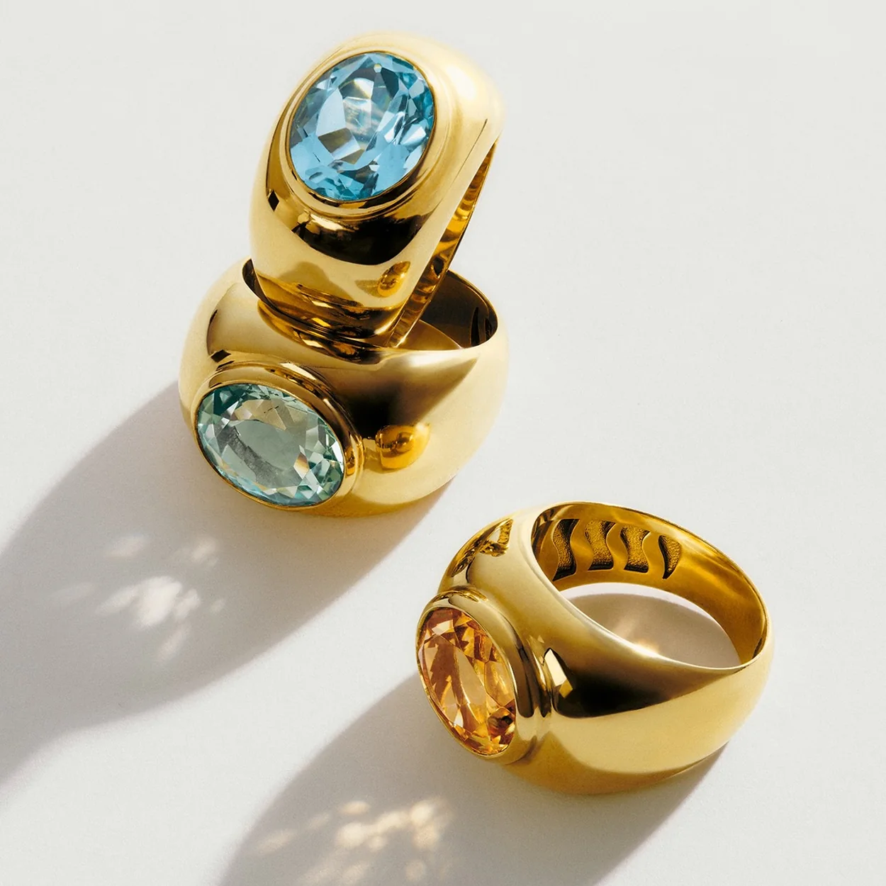 Anillos de oro con gemas de Joyeria Suarez