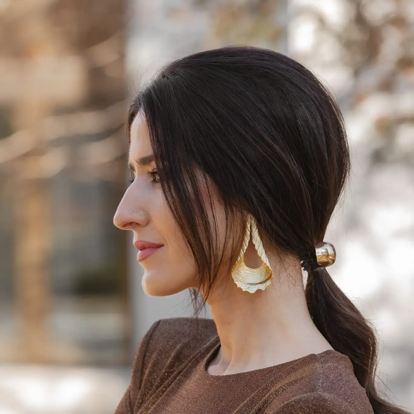 Pendientes Solera de ACUS Complementos, pieza artesanal de edición limitada en el Barrio de Salamanca, Madrid