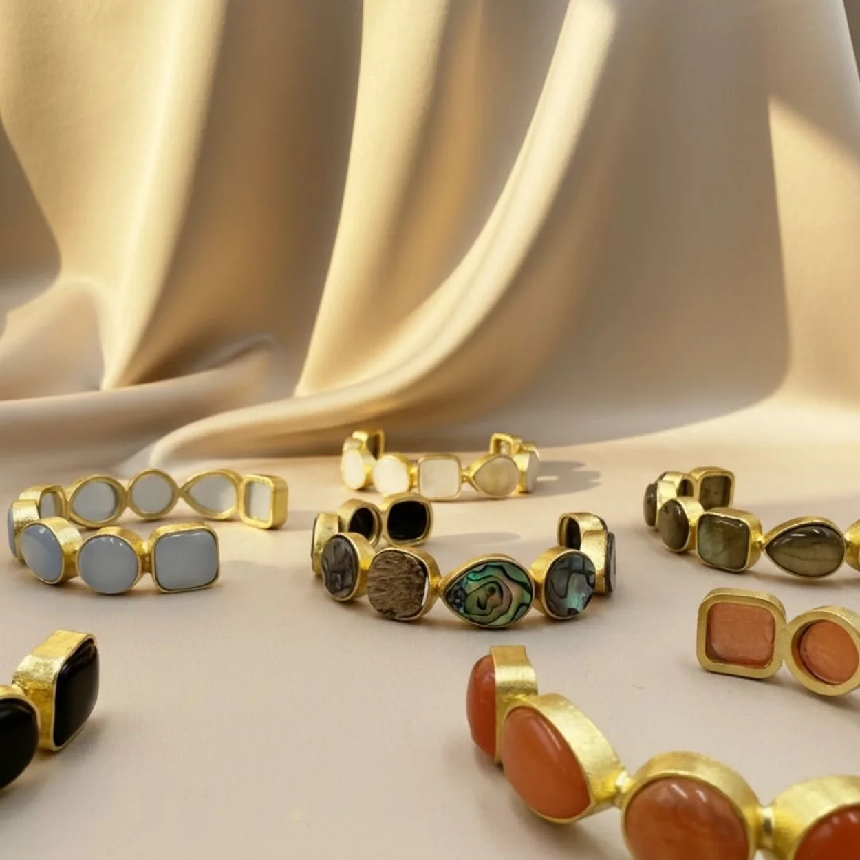 Pulseras de piedras de color de TIAHRA Joyas