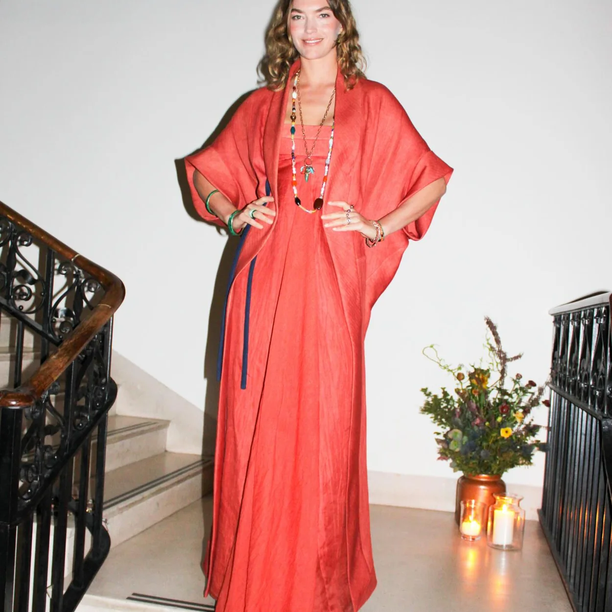 Caftan largo rojo de Marcos Luengo