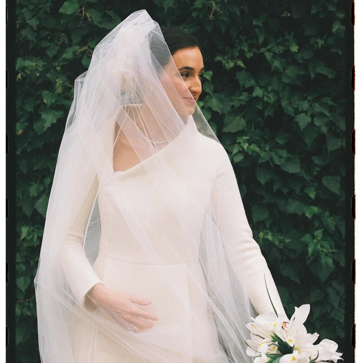 Vestido de novia con velo de Marcos Luengo