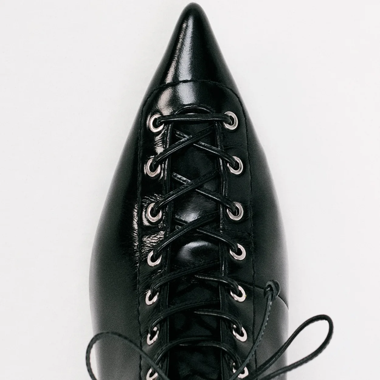 Bota negra de piel con cordones de Pinko