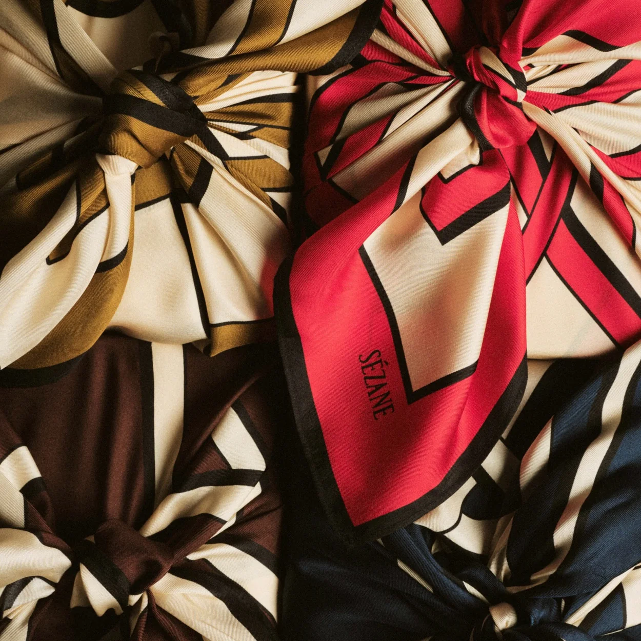 Panuelos de seda estampados de Sezane