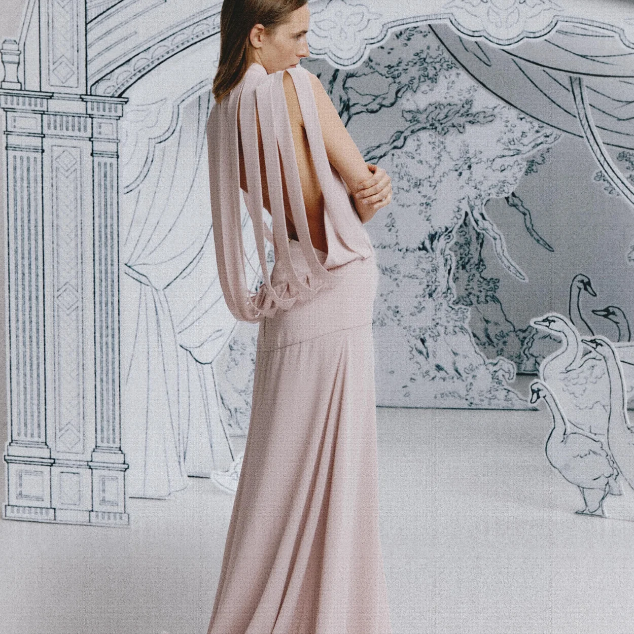 Vestido largo rosa palo con espalda descubierta de Teresa Helbig